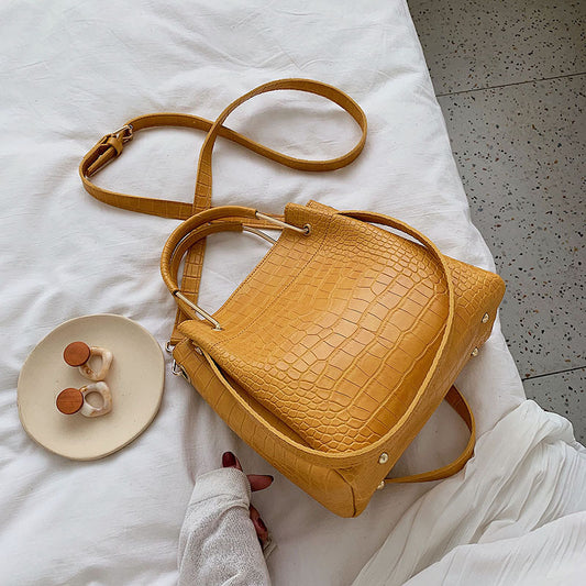 2019 autumn and winter new crocodile pattern women's bag handbag personality retro fashion bucket bag trendy shoulder diagonal bag