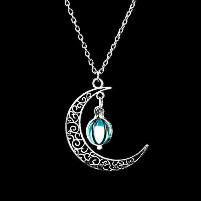 [Best selling in Europe and America] Hollow Moon Heart Shaped Luminous Pumpkin Necklace Pendant Christmas Halloween Clavicle Chain Jewelry