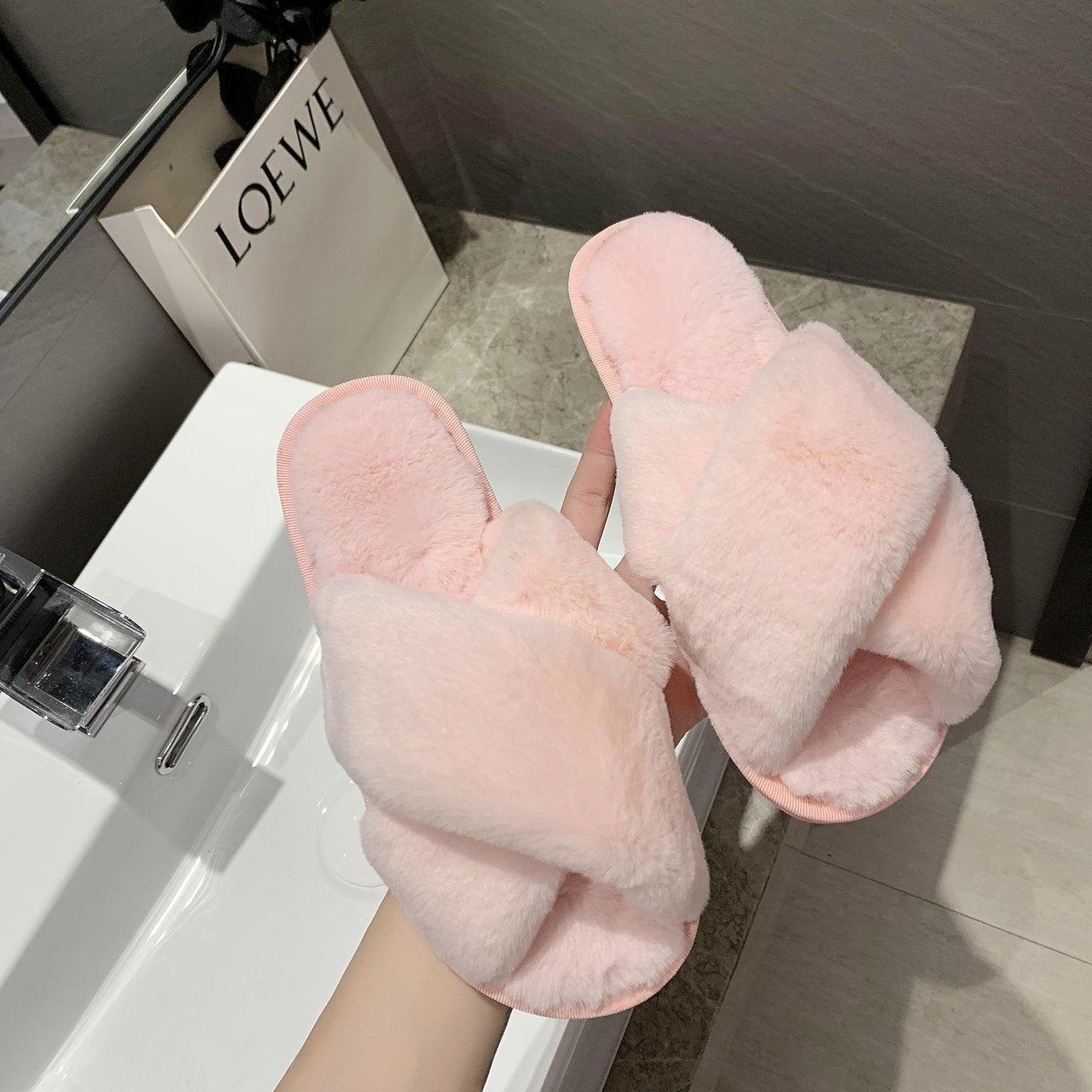 2020 autumn and winter plush slippers women's warm flat bottom home cross foreign trade large size 43 one-word drags women