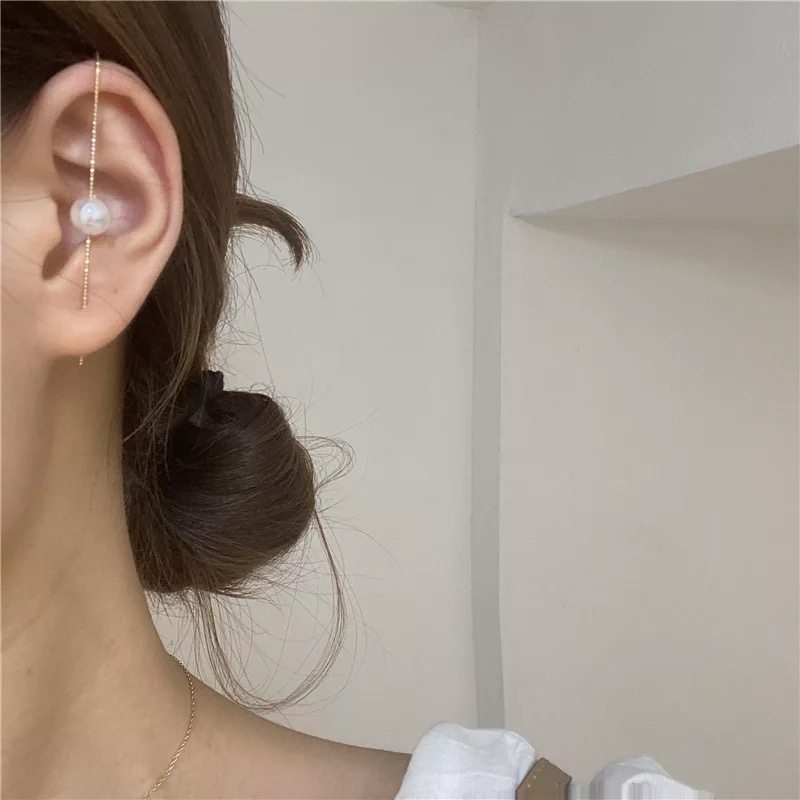 2020 new ins zircon ear hanging ear bone clip niche Korean style cold wind piercing earrings winter metal earrings