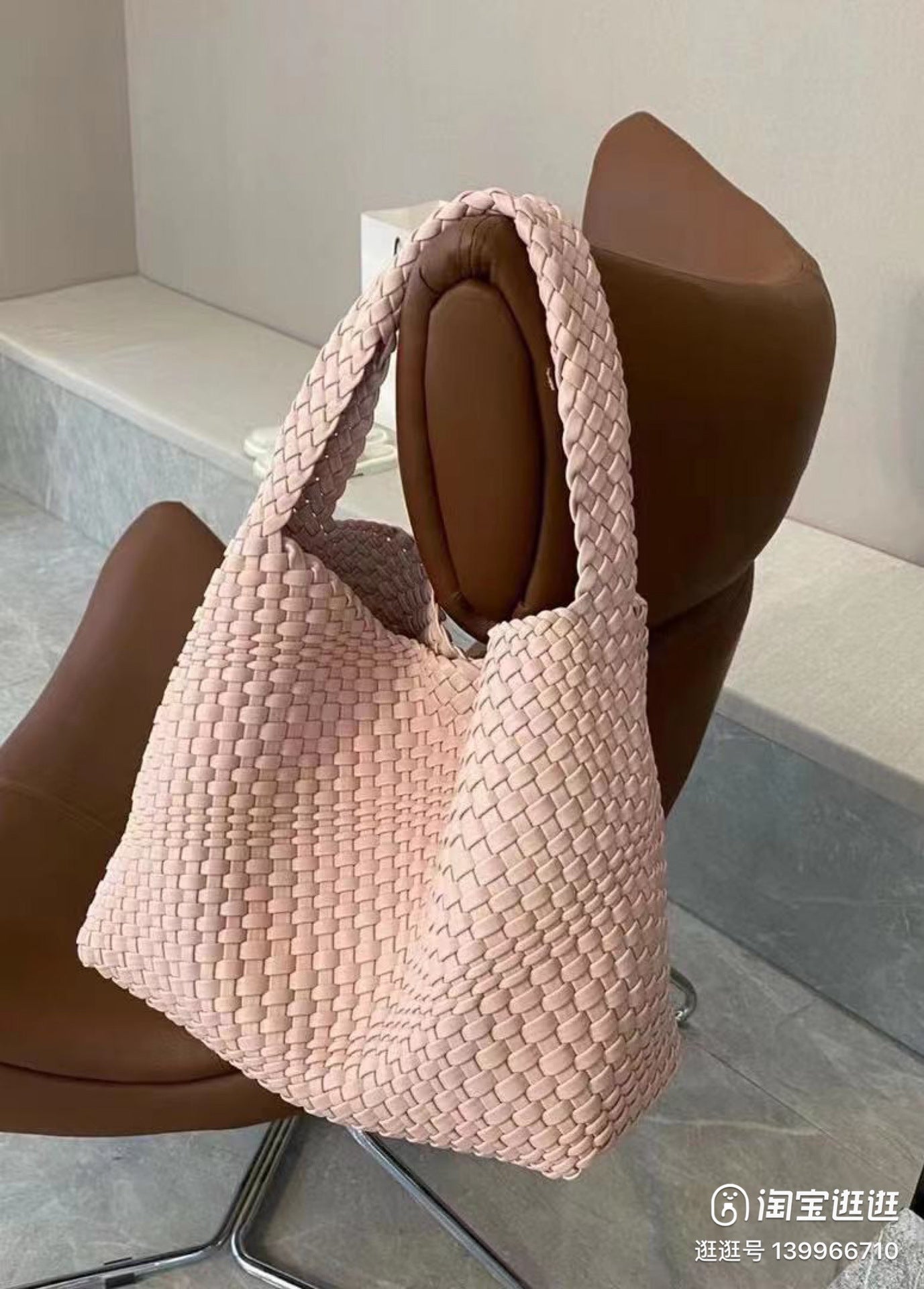 2024 new high-end hand-woven bag large-capacity shoulder tote bag underarm bag bucket bag mother-and-child bag trend