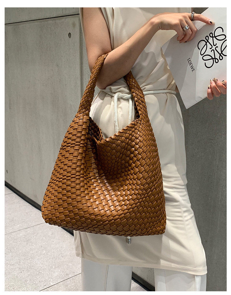 2024 new high-end hand-woven bag large-capacity shoulder tote bag underarm bag bucket bag mother-and-child bag trend