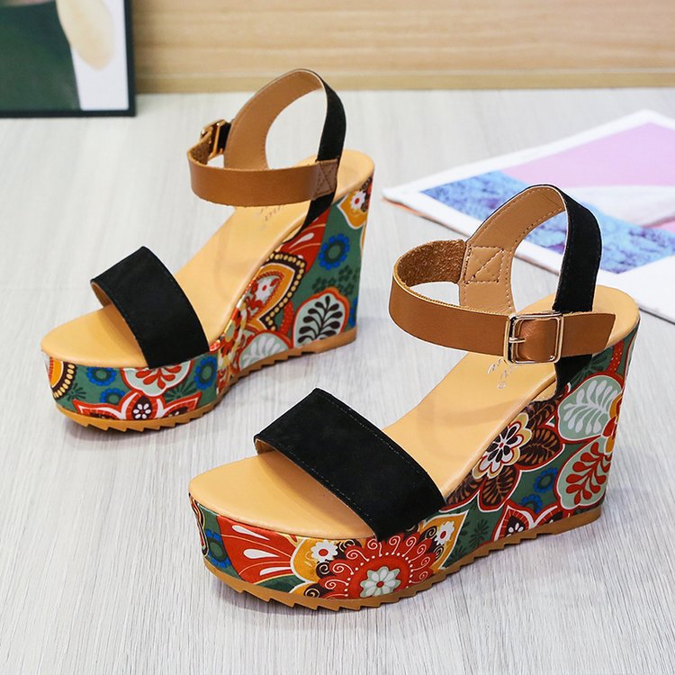 2023 summer new Korean style fashion ethnic style floral cloth wedge heel sponge cake bottom comfortable casual large size female sandals