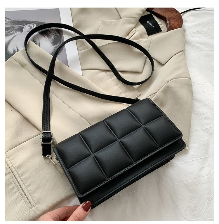 2023 Korean version simple new women's bag street trend internet celebrity single shoulder underarm bag diagonal small square bag