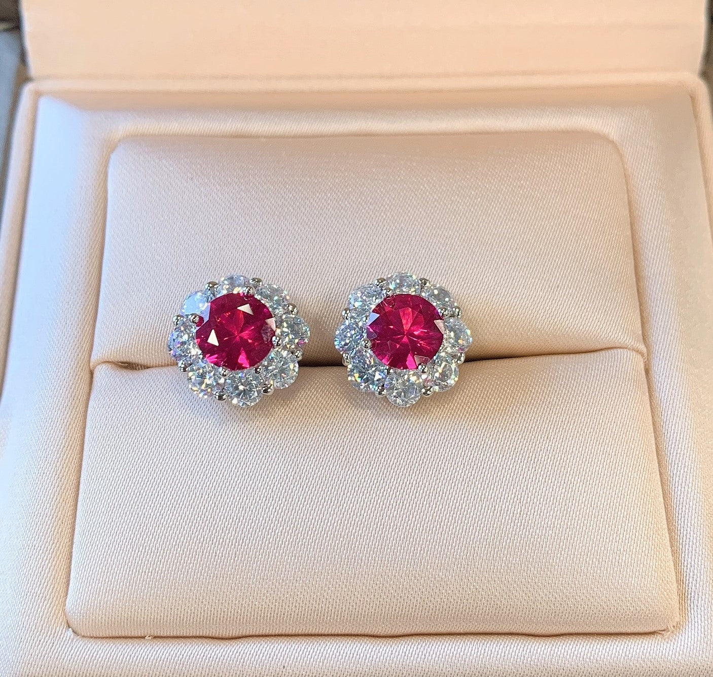 Zhuang Shengsheng jewelry S925 silver retro imitation ruby Dan-shaped ring earrings pendant three-piece set main stone 7mm