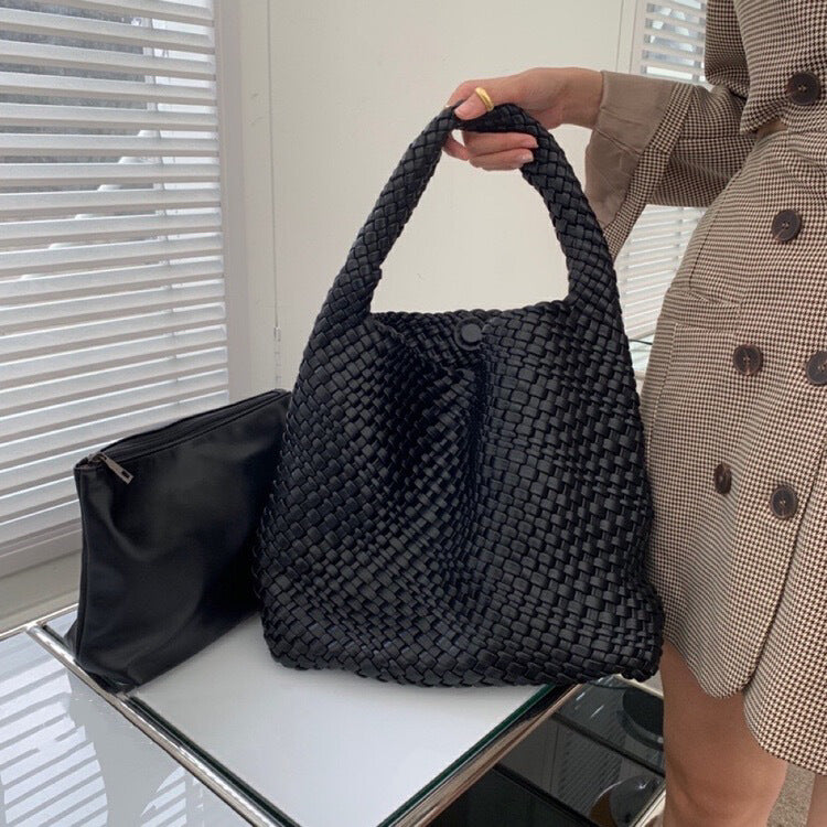 2024 new high-end hand-woven bag large-capacity shoulder tote bag underarm bag bucket bag mother-and-child bag trend