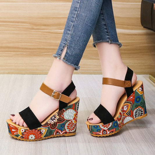 2023 summer new Korean style fashion ethnic style floral cloth wedge heel sponge cake bottom comfortable casual large size female sandals