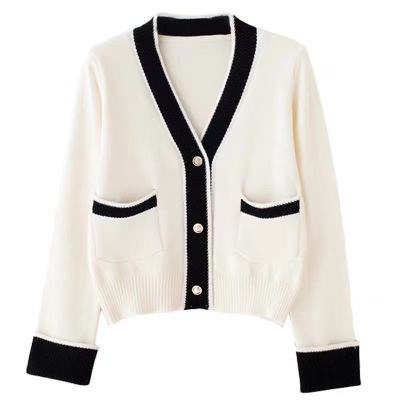 2020 early autumn Korean version of small fragrance style contrast color V-neck cardigan single-breasted short knit sweater women's sweater jacket