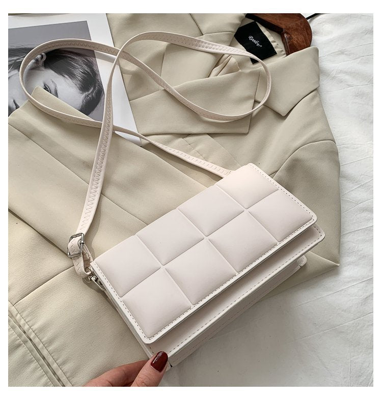 2023 Korean version simple new women's bag street trend internet celebrity single shoulder underarm bag diagonal small square bag