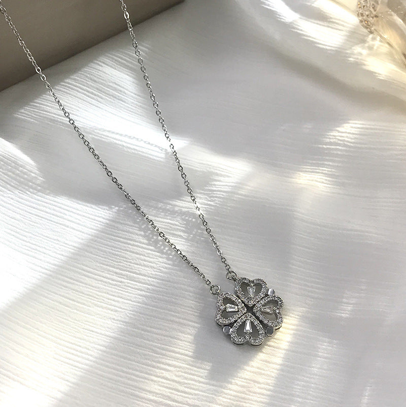 A multi-wear four-leaf clover titanium steel necklace women's design sense of high-end light luxury love clavicle chain ins tide necklace