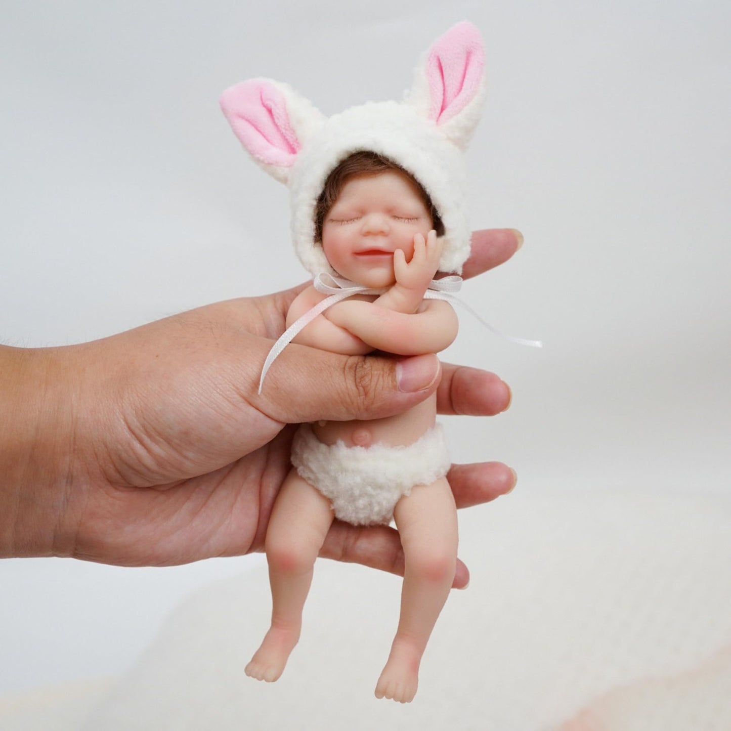 6-inch realistic simulation doll soft solid silicone reborn doll April can be bathed and dressed up as a hand gift