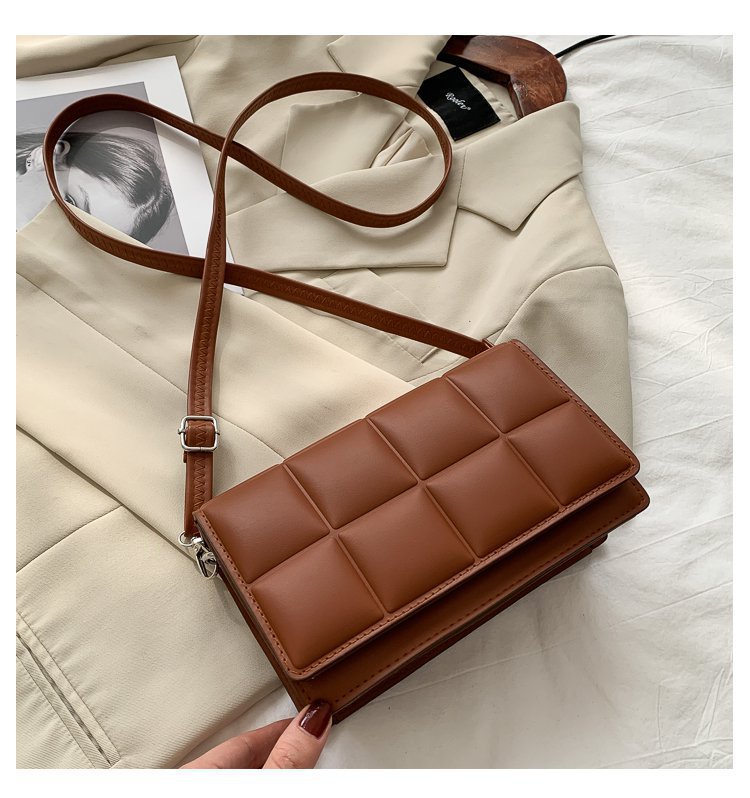 2023 Korean version simple new women's bag street trend internet celebrity single shoulder underarm bag diagonal small square bag