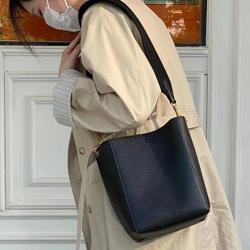 2023 New Genuine Leather Women's Bag Large Capacity Bucket Bag Niche Bag Crossbody Korean Style Shoulder Tote Bag Versatile