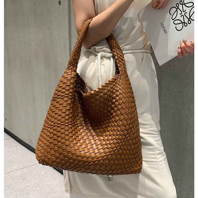 2024 new high-end hand-woven bag large-capacity shoulder tote bag underarm bag bucket bag mother-and-child bag trend