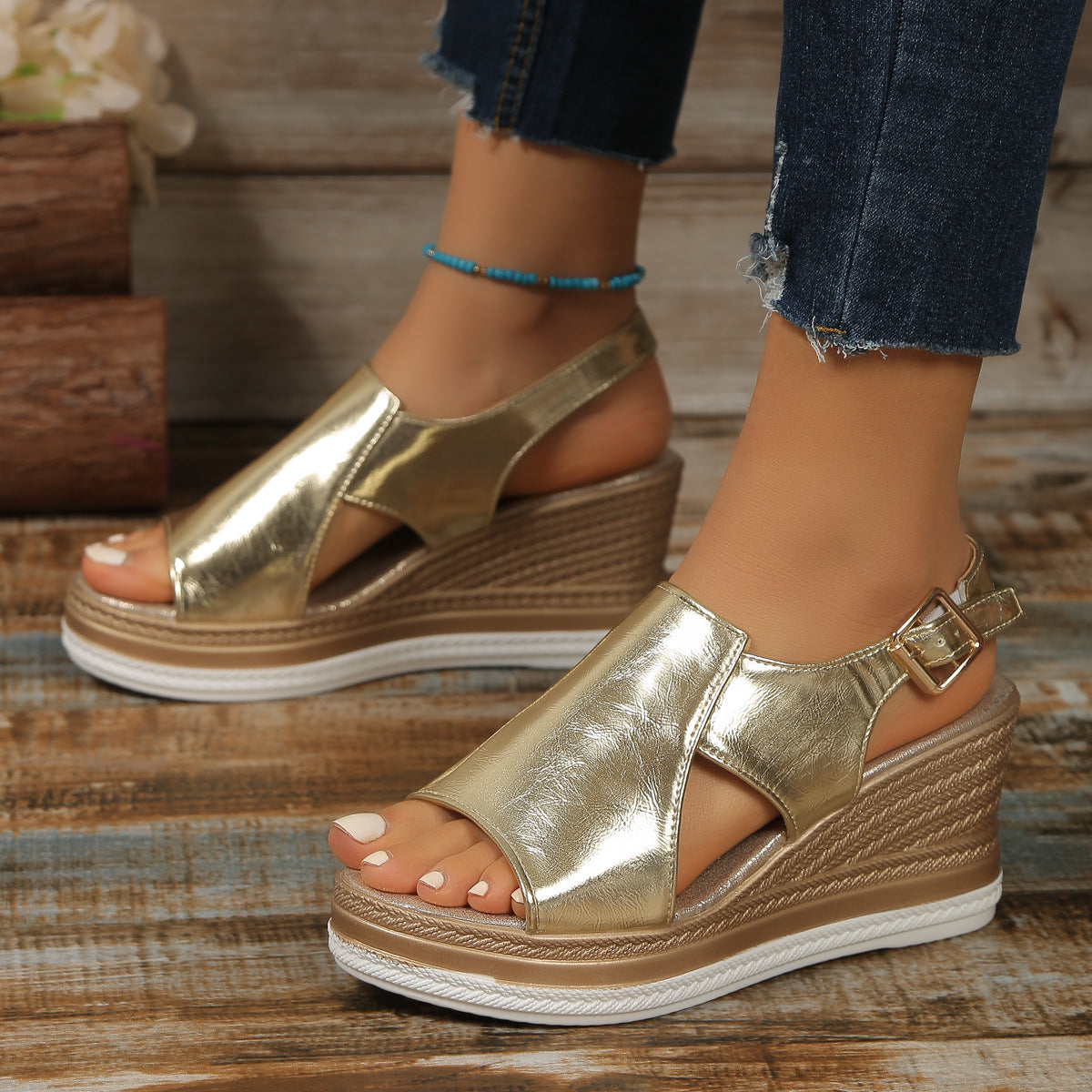 2024 cross-border summer fashion European and American sandals foreign trade large size buckle platform wedge heel thick bottom beach sandals