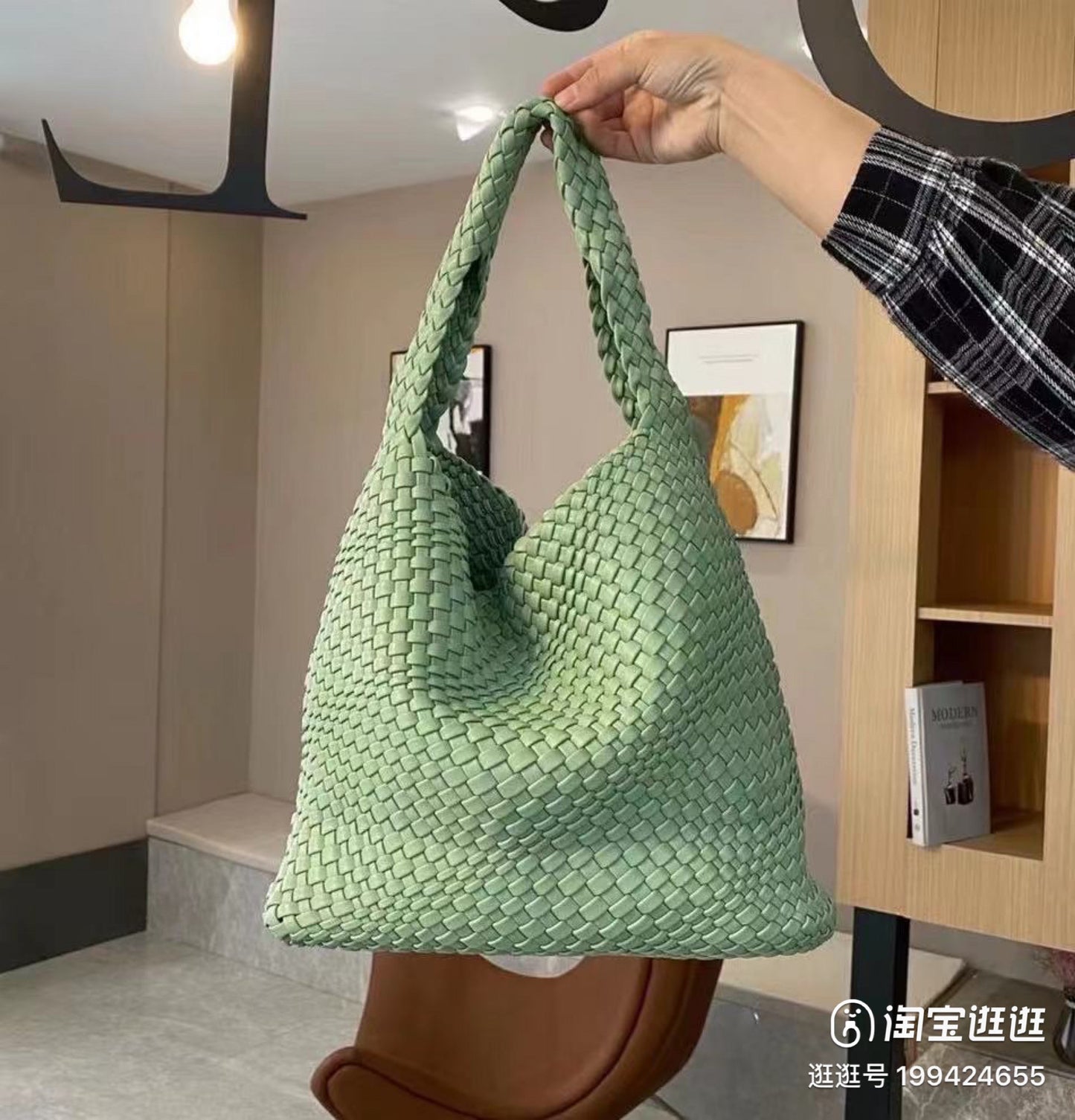 2024 new high-end hand-woven bag large-capacity shoulder tote bag underarm bag bucket bag mother-and-child bag trend