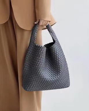 2024 new high-end hand-woven bag large-capacity shoulder tote bag underarm bag bucket bag mother-and-child bag trend