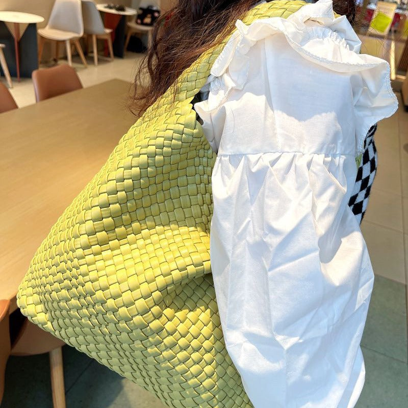 2024 new high-end hand-woven bag large-capacity shoulder tote bag underarm bag bucket bag mother-and-child bag trend